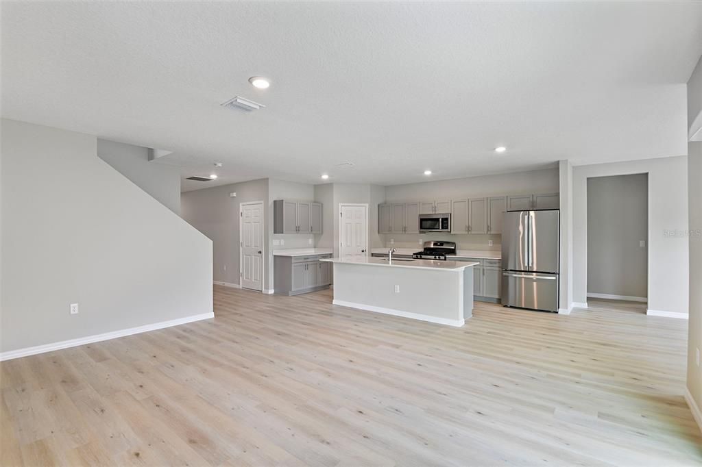 Active With Contract: $509,990 (5 beds, 3 baths, 3182 Square Feet)