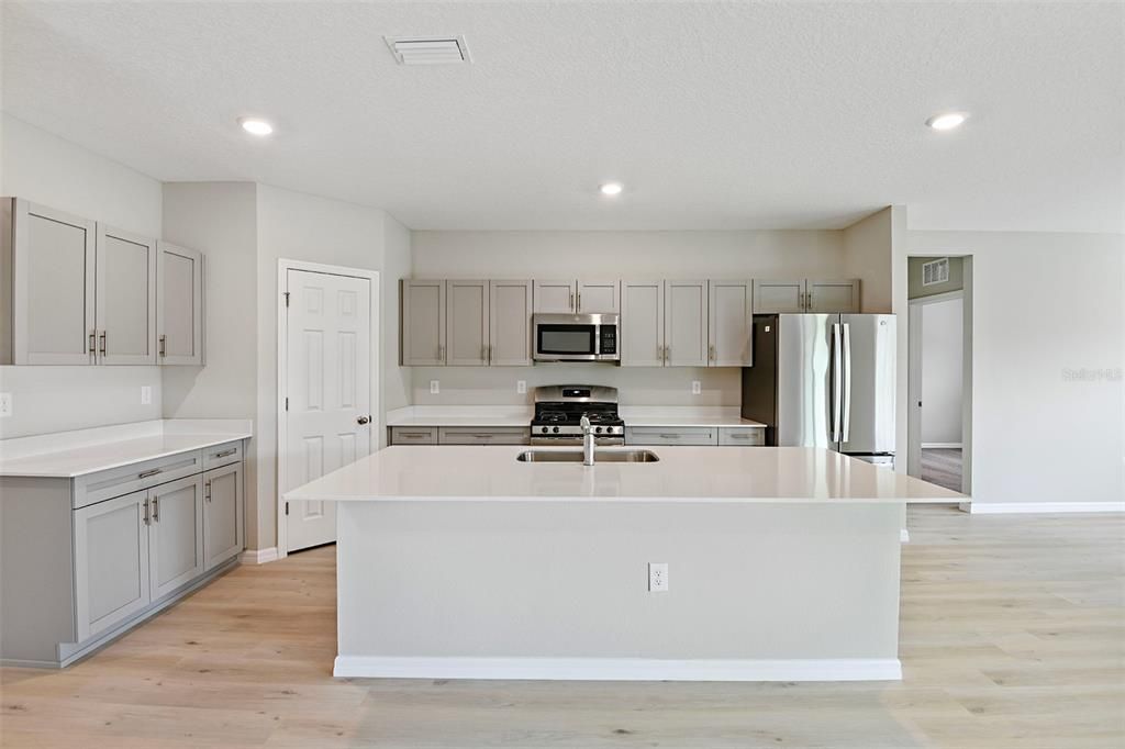 Active With Contract: $509,990 (5 beds, 3 baths, 3182 Square Feet)