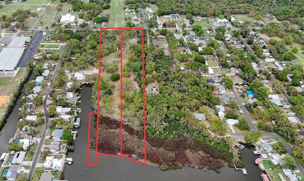 На продажу: $2,700,000 (9.85 acres)