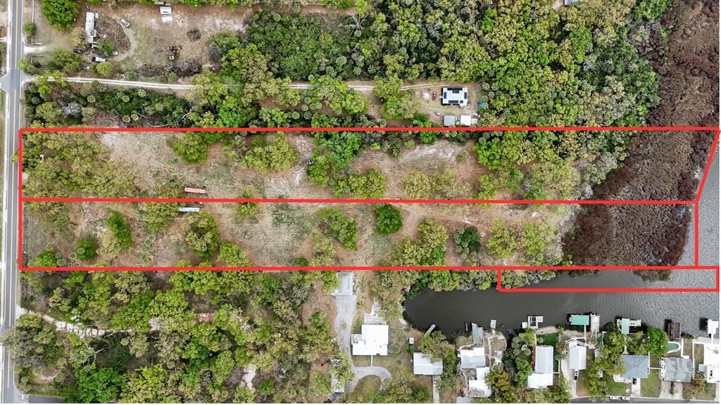 На продажу: $2,700,000 (9.85 acres)