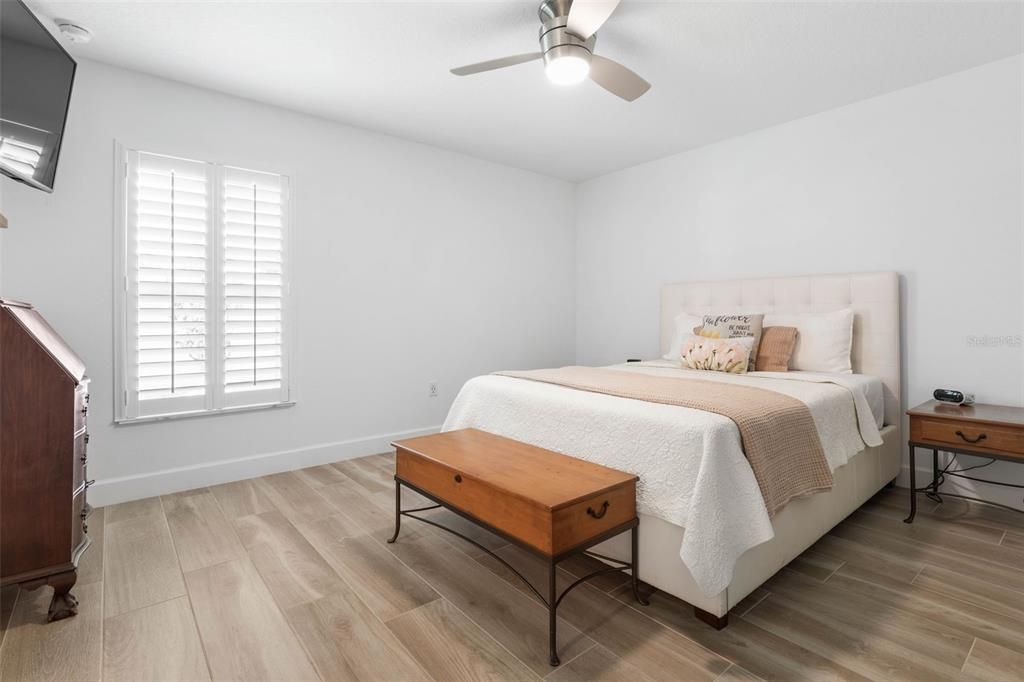 Active With Contract: $320,000 (3 beds, 2 baths, 1348 Square Feet)