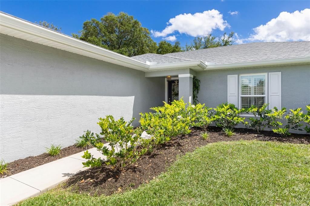 Active With Contract: $320,000 (3 beds, 2 baths, 1348 Square Feet)