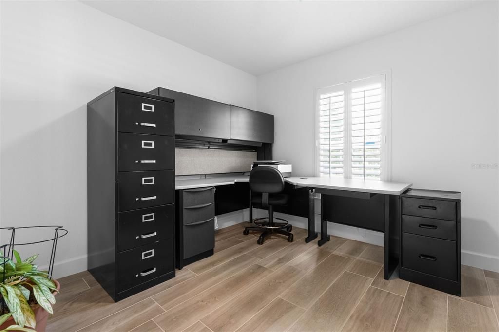 Active With Contract: $320,000 (3 beds, 2 baths, 1348 Square Feet)