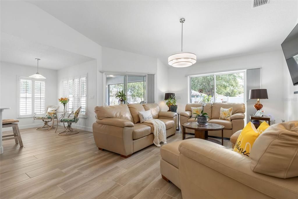 Active With Contract: $320,000 (3 beds, 2 baths, 1348 Square Feet)