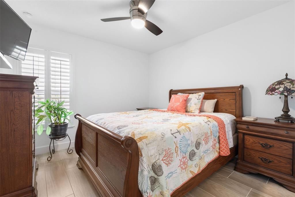 Active With Contract: $320,000 (3 beds, 2 baths, 1348 Square Feet)