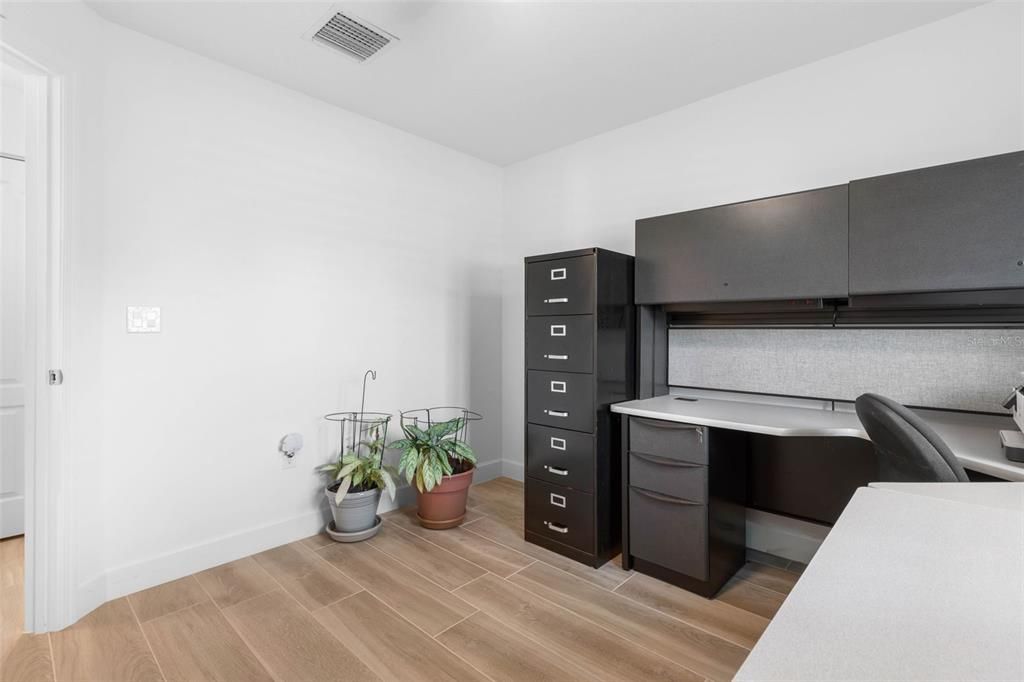 Active With Contract: $320,000 (3 beds, 2 baths, 1348 Square Feet)
