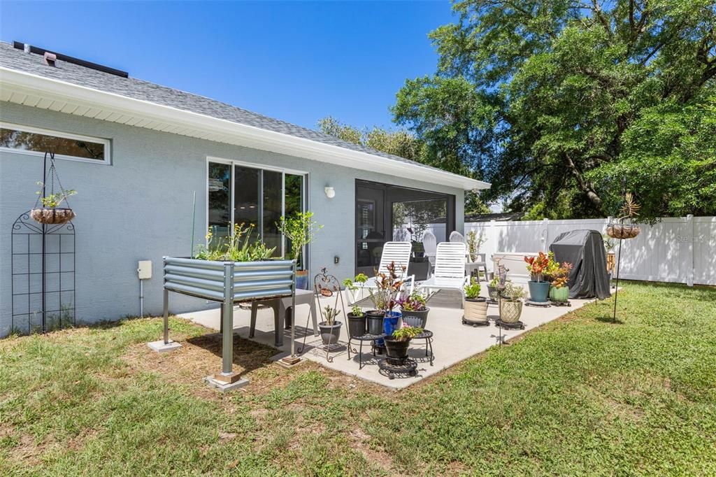 Active With Contract: $320,000 (3 beds, 2 baths, 1348 Square Feet)