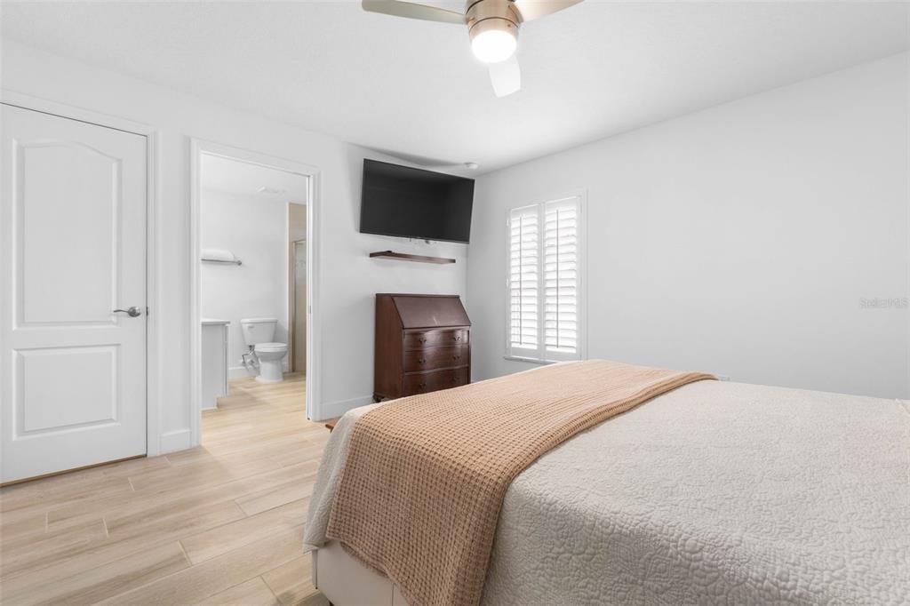 Active With Contract: $320,000 (3 beds, 2 baths, 1348 Square Feet)