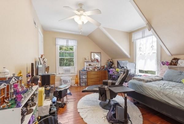 For Sale: $600,000 (4 beds, 3 baths, 3175 Square Feet)