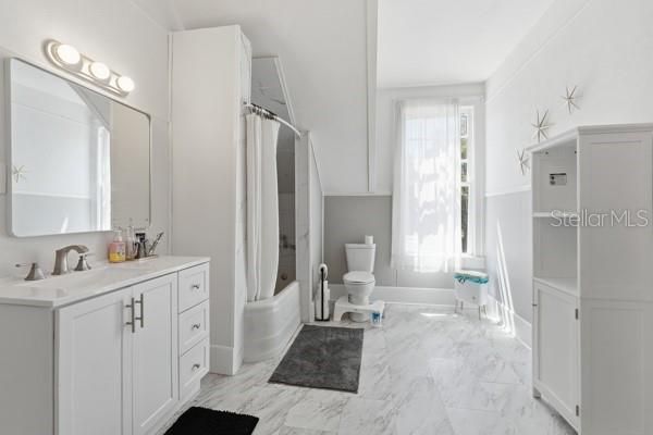 For Sale: $600,000 (4 beds, 3 baths, 3175 Square Feet)