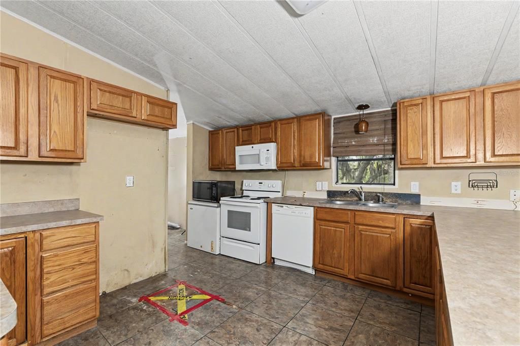 На продажу: $199,999 (3 спален, 2 ванн, 1512 Квадратных фут)