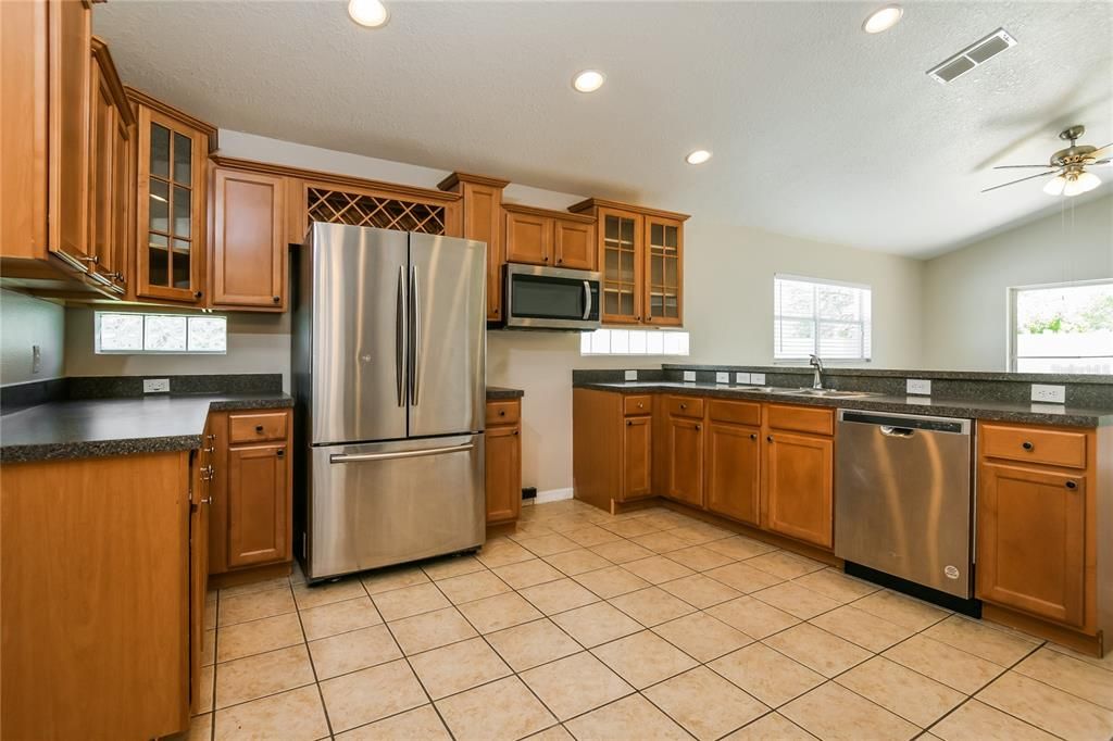 Active With Contract: $2,395 (3 beds, 2 baths, 1843 Square Feet)