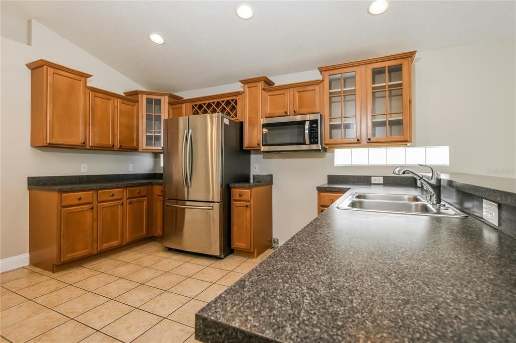 Active With Contract: $2,395 (3 beds, 2 baths, 1843 Square Feet)