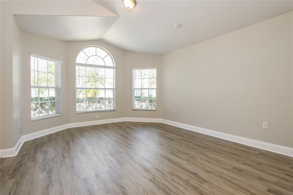 Active With Contract: $2,395 (3 beds, 2 baths, 1843 Square Feet)