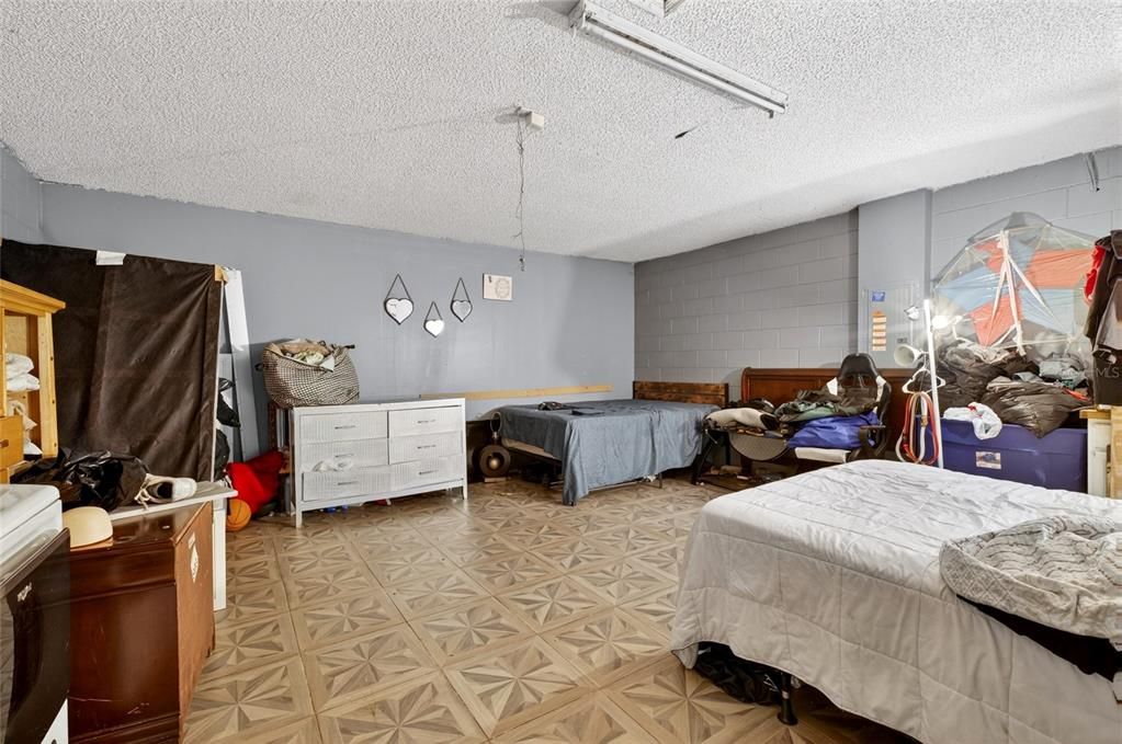 For Sale: $270,000 (4 beds, 2 baths, 2006 Square Feet)