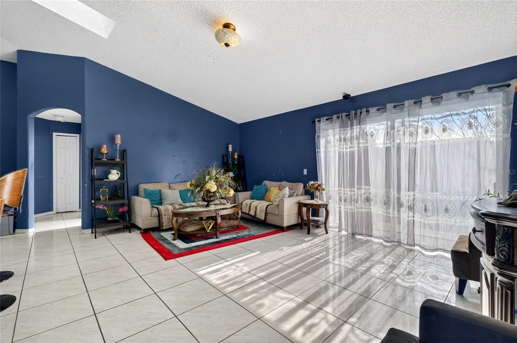 For Sale: $270,000 (4 beds, 2 baths, 2006 Square Feet)