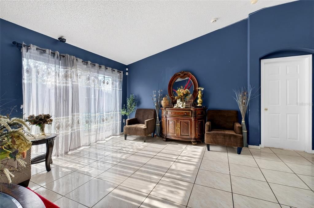 For Sale: $270,000 (4 beds, 2 baths, 2006 Square Feet)