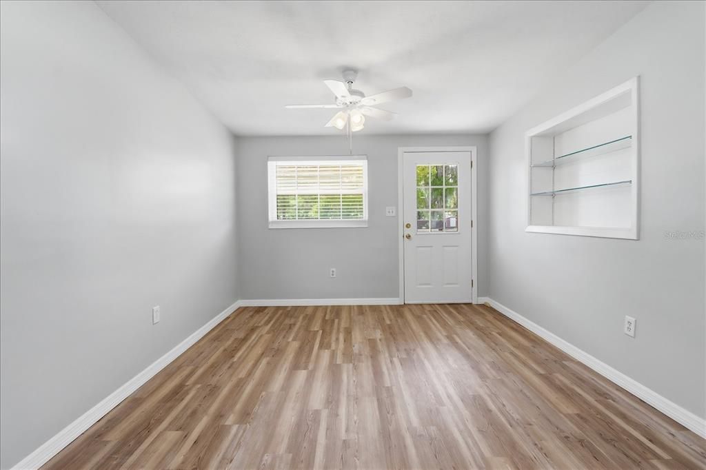 En Venta: $178,400 (2 camas, 1 baños, 911 Pies cuadrados)