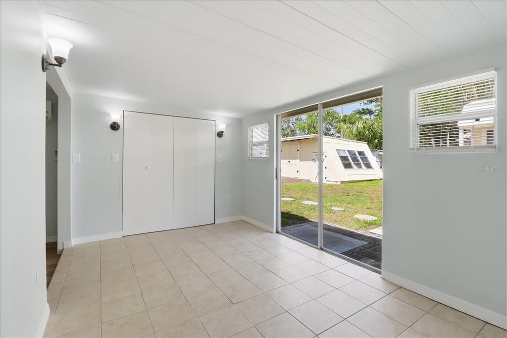 En Venta: $178,400 (2 camas, 1 baños, 911 Pies cuadrados)