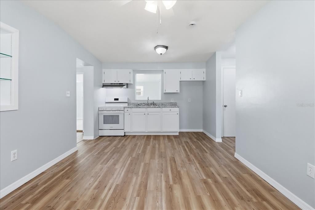 En Venta: $178,400 (2 camas, 1 baños, 911 Pies cuadrados)