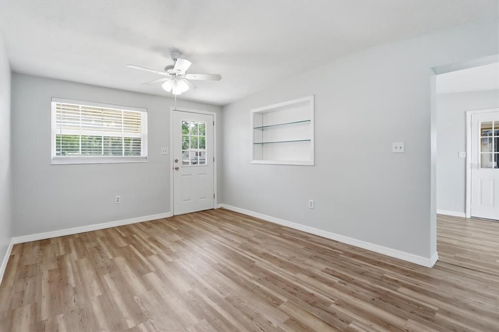 En Venta: $178,400 (2 camas, 1 baños, 911 Pies cuadrados)