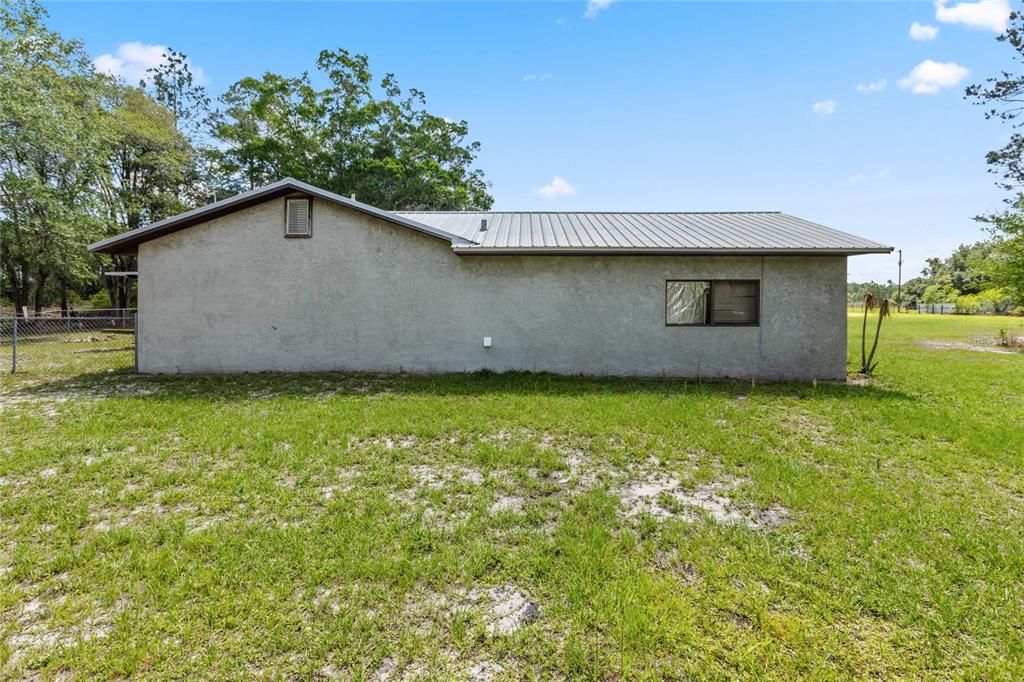For Sale: $367,000 (3 beds, 2 baths, 1566 Square Feet)
