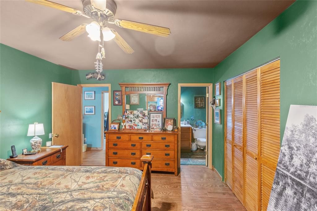 For Sale: $367,000 (3 beds, 2 baths, 1566 Square Feet)