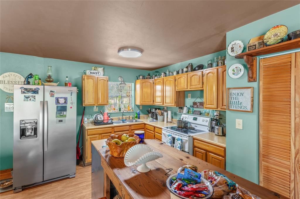 For Sale: $367,000 (3 beds, 2 baths, 1566 Square Feet)