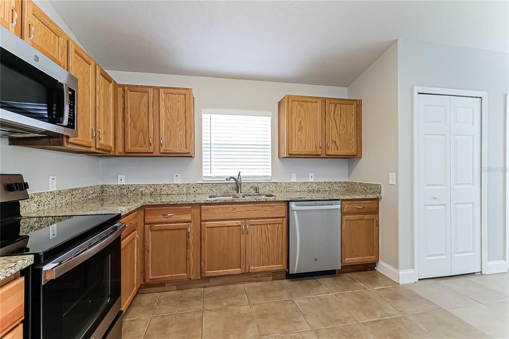 For Rent: $1,815 (3 beds, 2 baths, 1310 Square Feet)