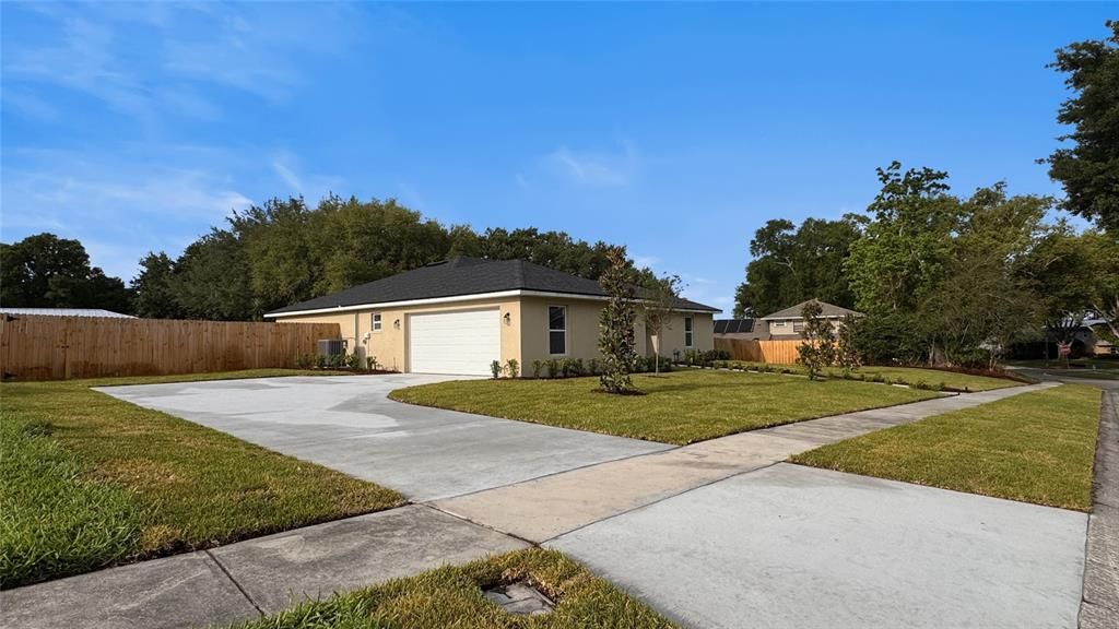 Active With Contract: $564,900 (4 beds, 3 baths, 2164 Square Feet)