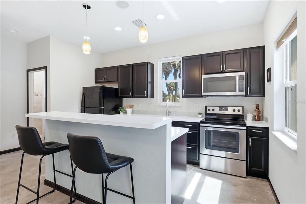 For Sale: $360,000 (1 beds, 1 baths, 625 Square Feet)