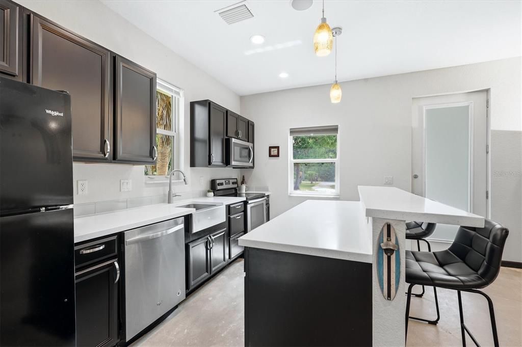 For Sale: $360,000 (1 beds, 1 baths, 625 Square Feet)