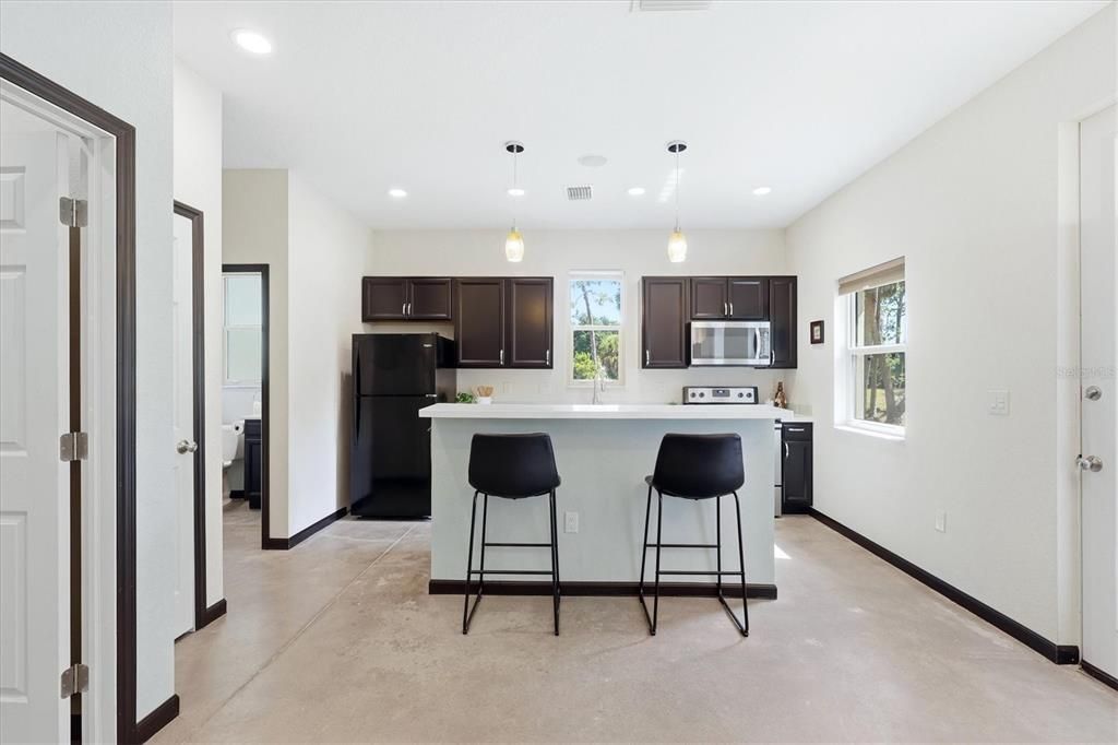 For Sale: $360,000 (1 beds, 1 baths, 625 Square Feet)