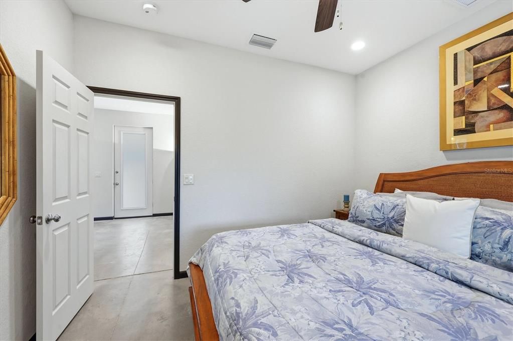 For Sale: $360,000 (1 beds, 1 baths, 625 Square Feet)
