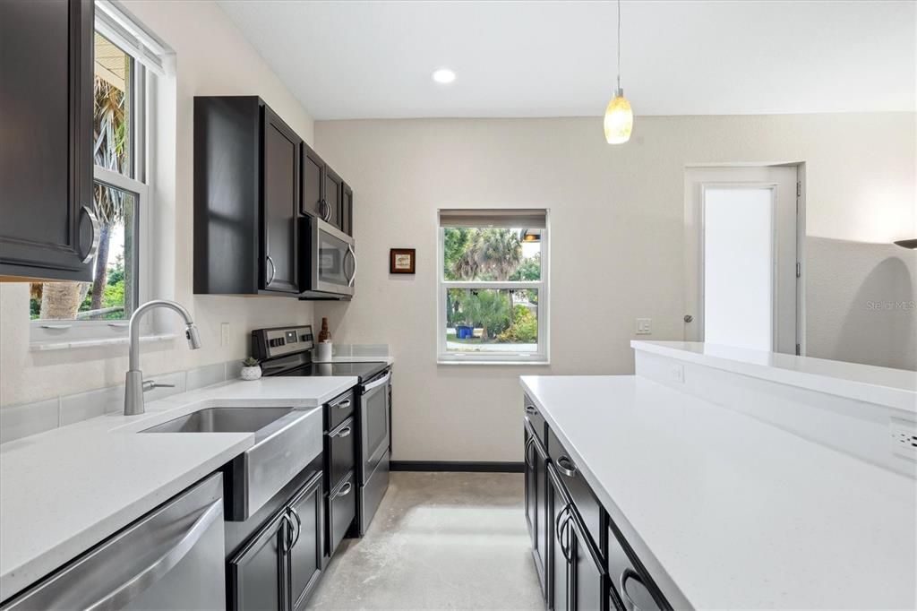 For Sale: $360,000 (1 beds, 1 baths, 625 Square Feet)