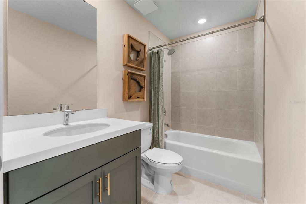 На продажу: $384,999 (4 спален, 3 ванн, 1774 Квадратных фут)