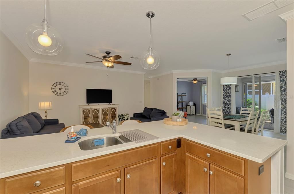 Activo con contrato: $339,000 (2 camas, 2 baños, 1594 Pies cuadrados)