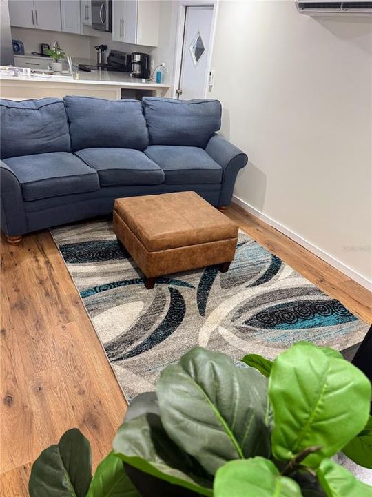 For Rent: $1,600 (2 beds, 1 baths, 872 Square Feet)