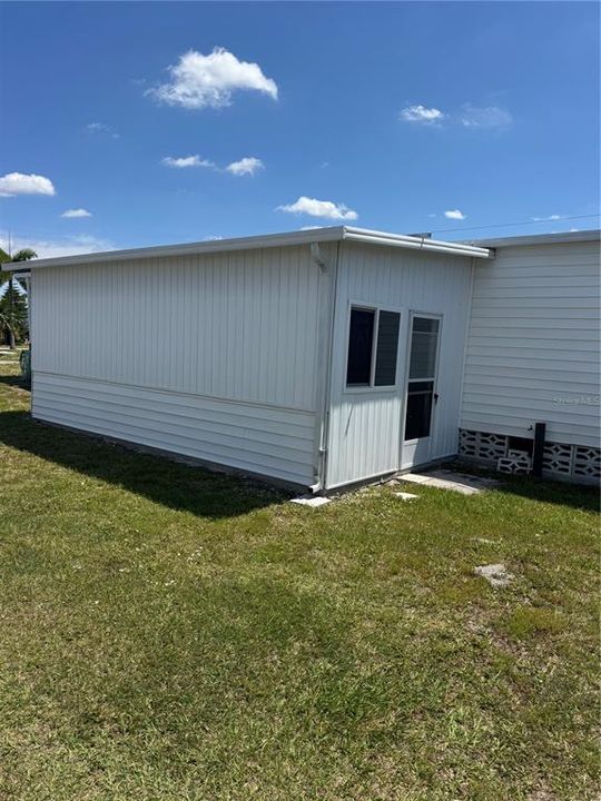 For Rent: $1,600 (2 beds, 1 baths, 872 Square Feet)