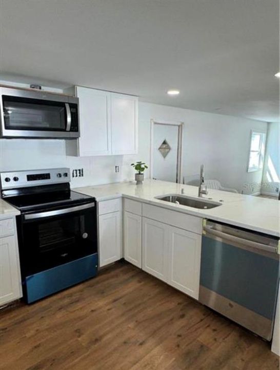 For Rent: $1,600 (2 beds, 1 baths, 872 Square Feet)