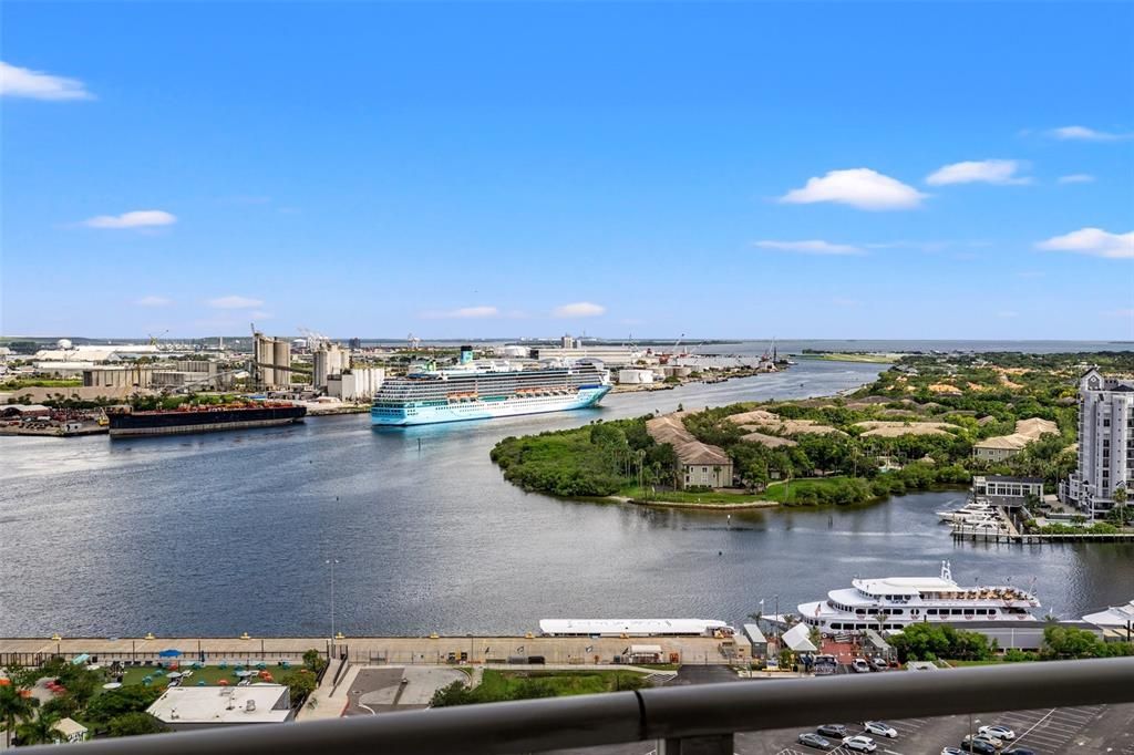 For Sale: $875,000 (2 beds, 2 baths, 1571 Square Feet)