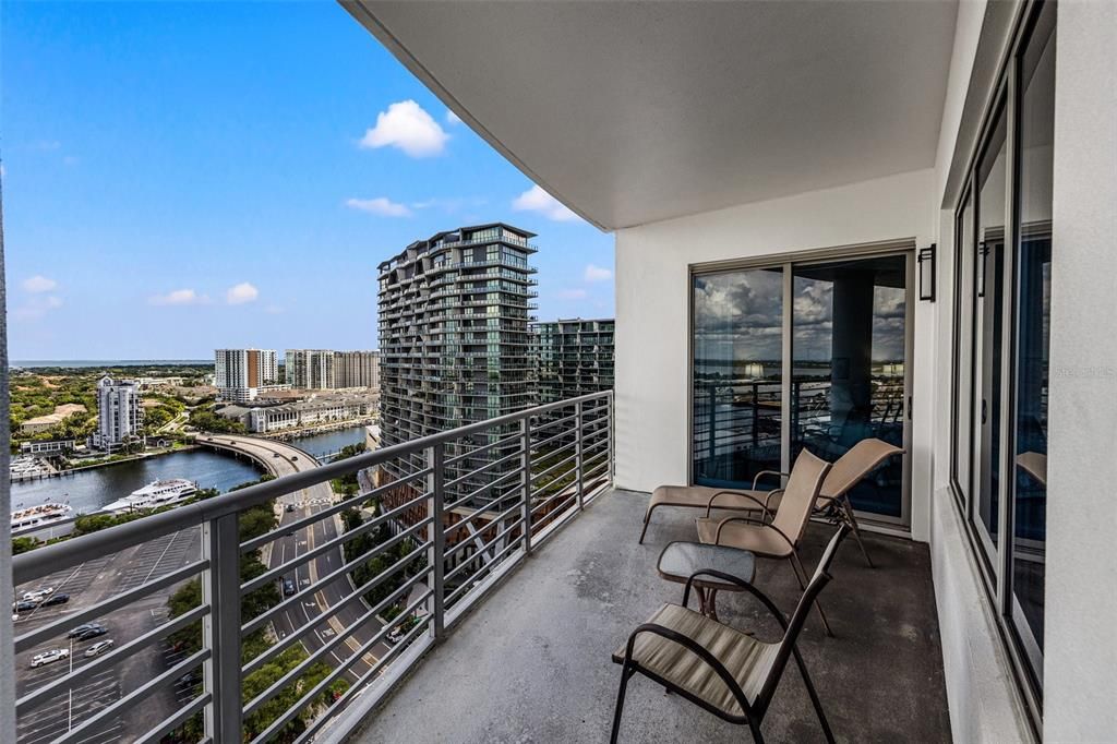 For Sale: $875,000 (2 beds, 2 baths, 1571 Square Feet)