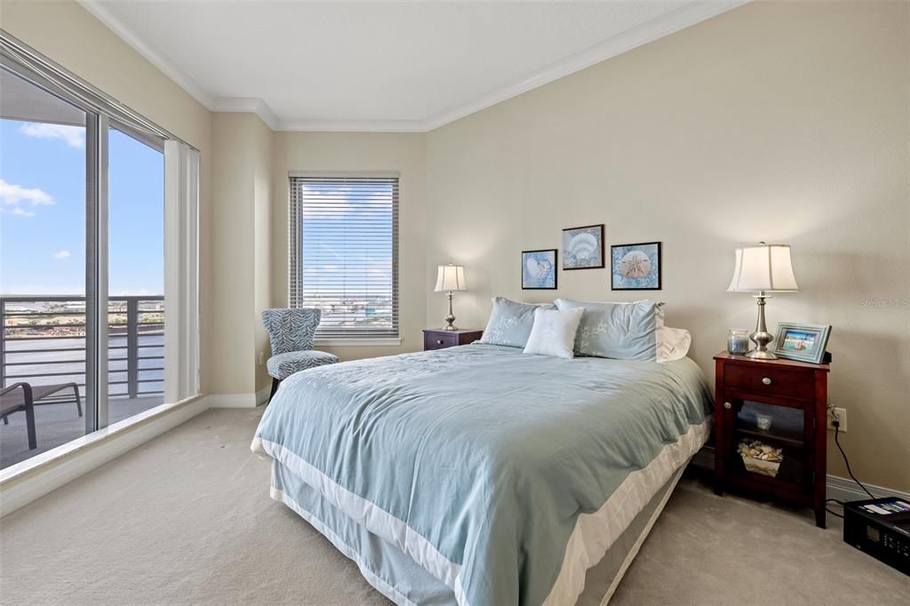 For Sale: $875,000 (2 beds, 2 baths, 1571 Square Feet)