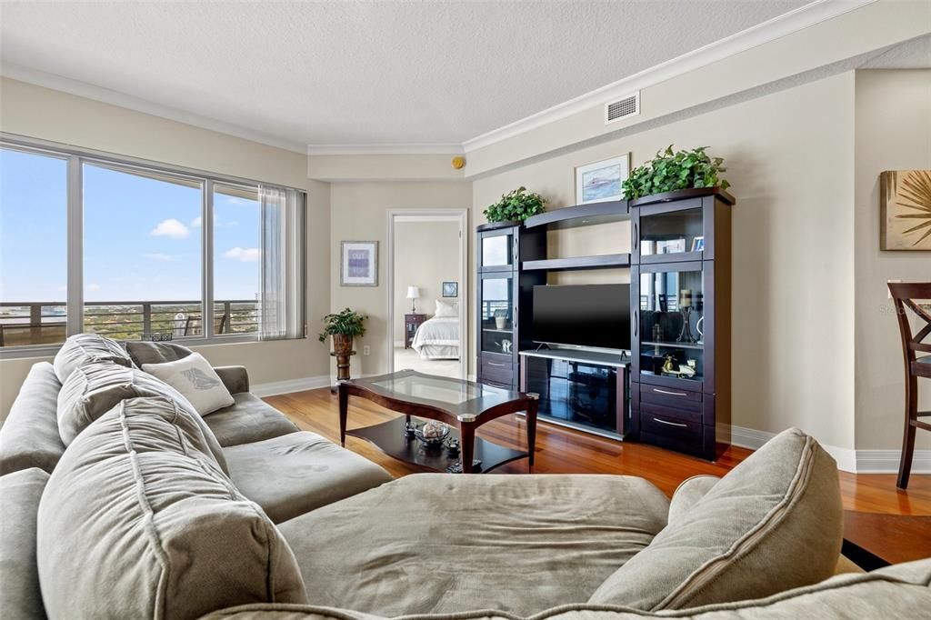 For Sale: $875,000 (2 beds, 2 baths, 1571 Square Feet)