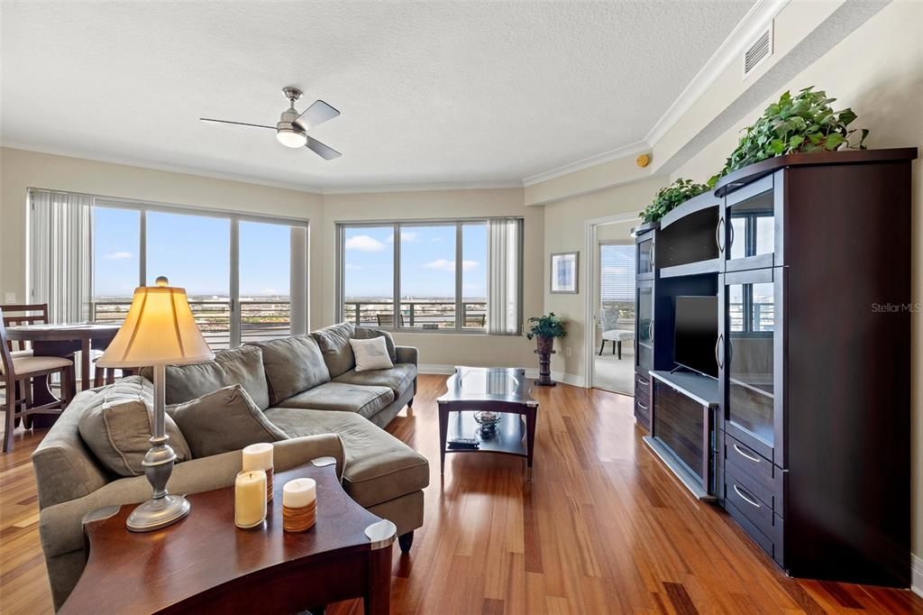 For Sale: $875,000 (2 beds, 2 baths, 1571 Square Feet)