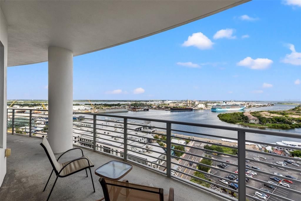 For Sale: $875,000 (2 beds, 2 baths, 1571 Square Feet)