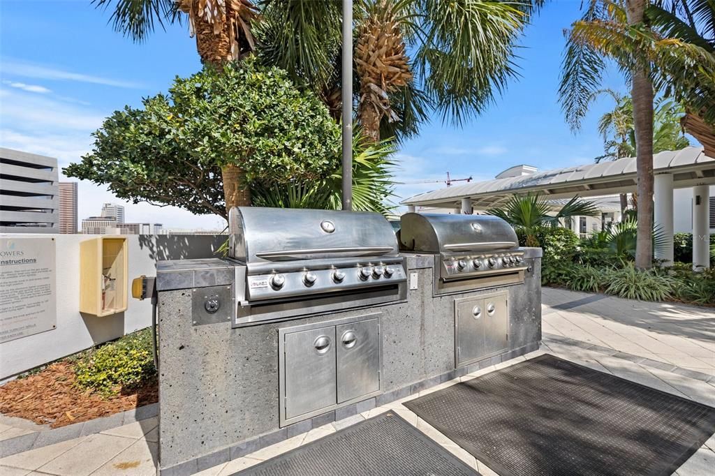 For Sale: $875,000 (2 beds, 2 baths, 1571 Square Feet)