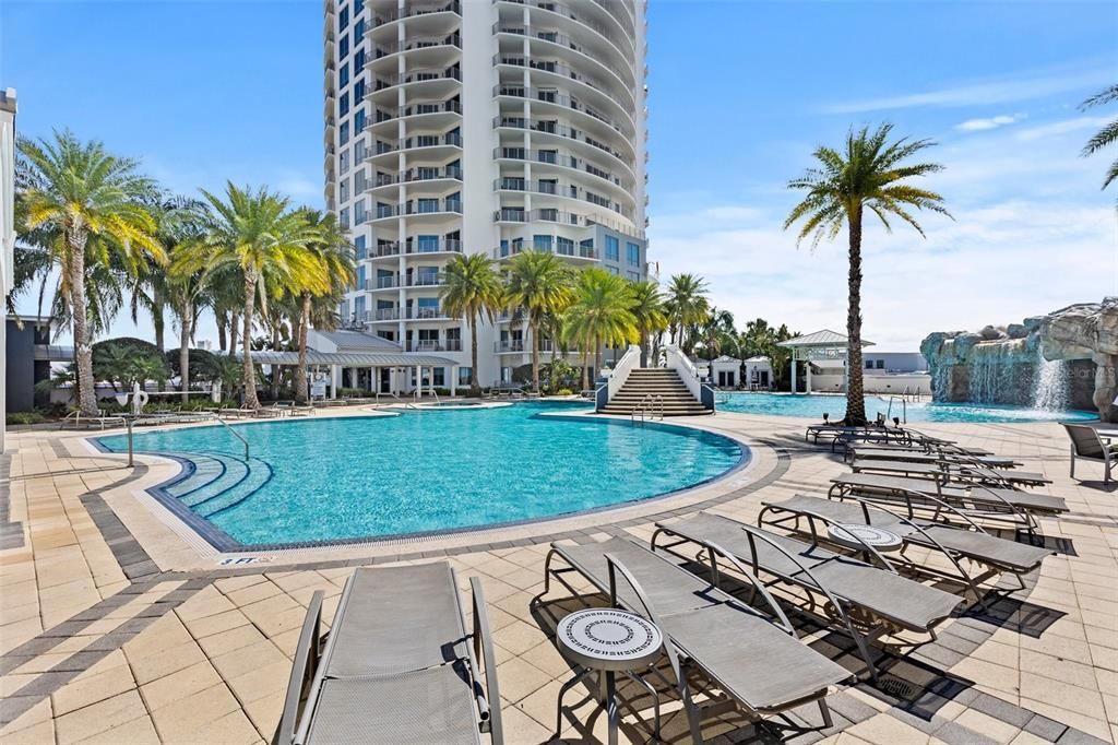 For Sale: $875,000 (2 beds, 2 baths, 1571 Square Feet)