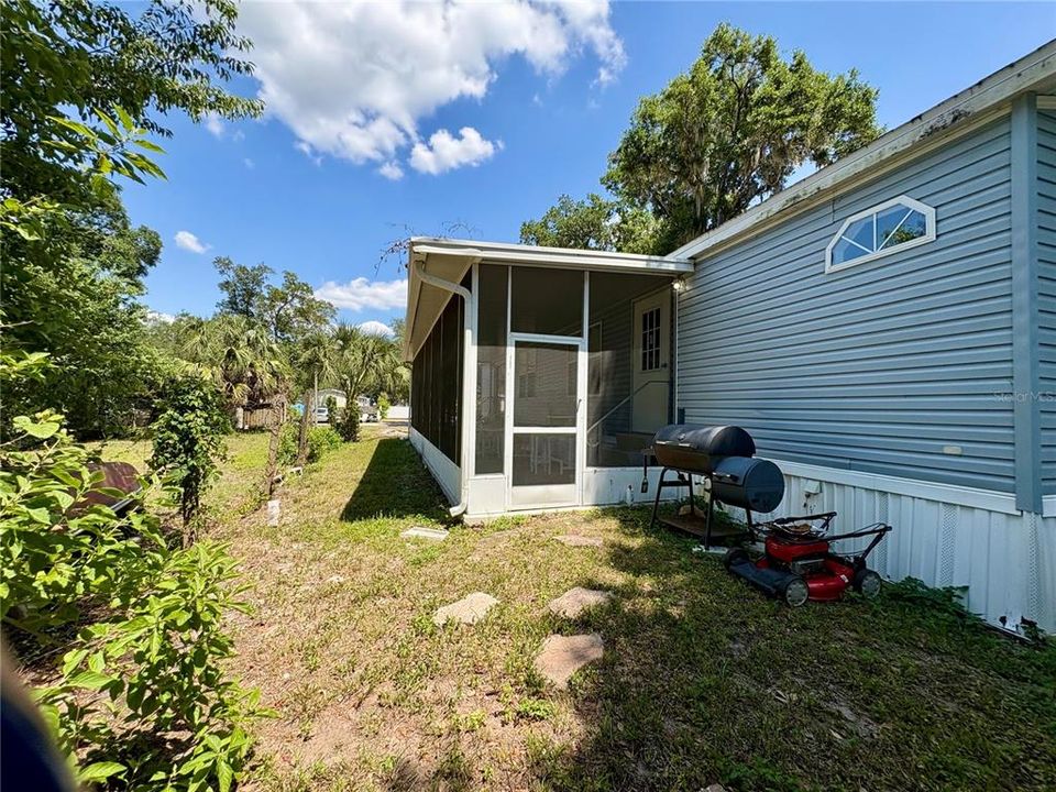 For Rent: $1,250 (1 beds, 1 baths, 1736 Square Feet)