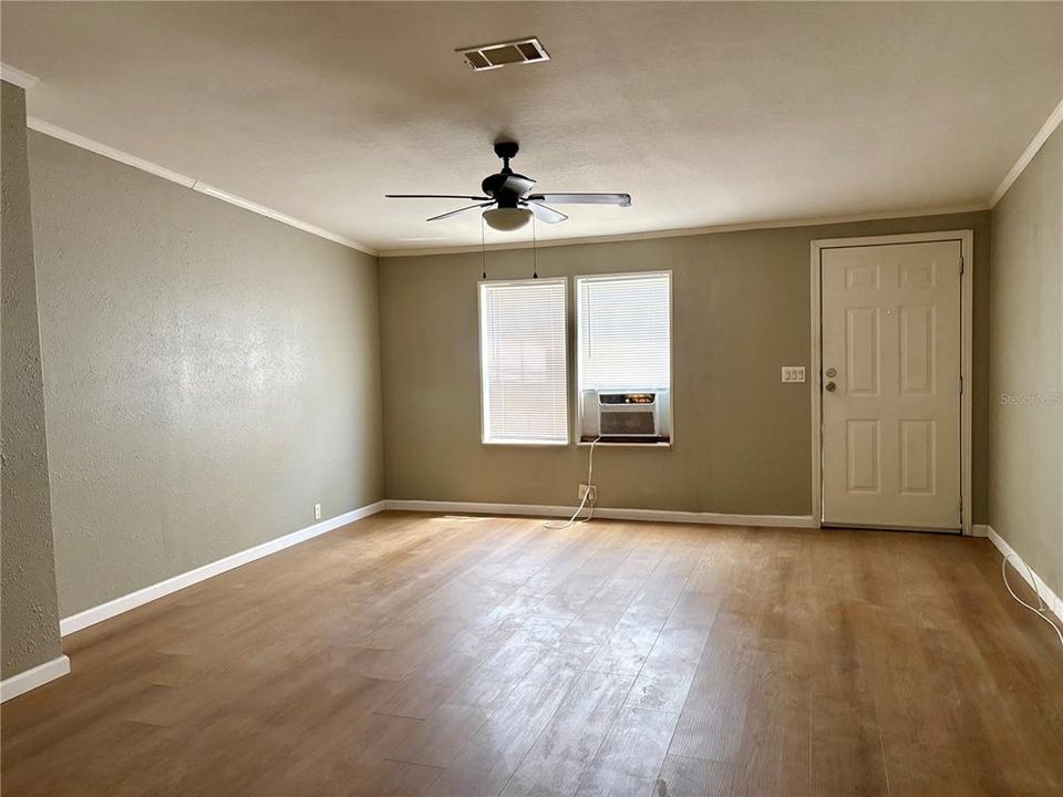 For Rent: $1,250 (1 beds, 1 baths, 1736 Square Feet)